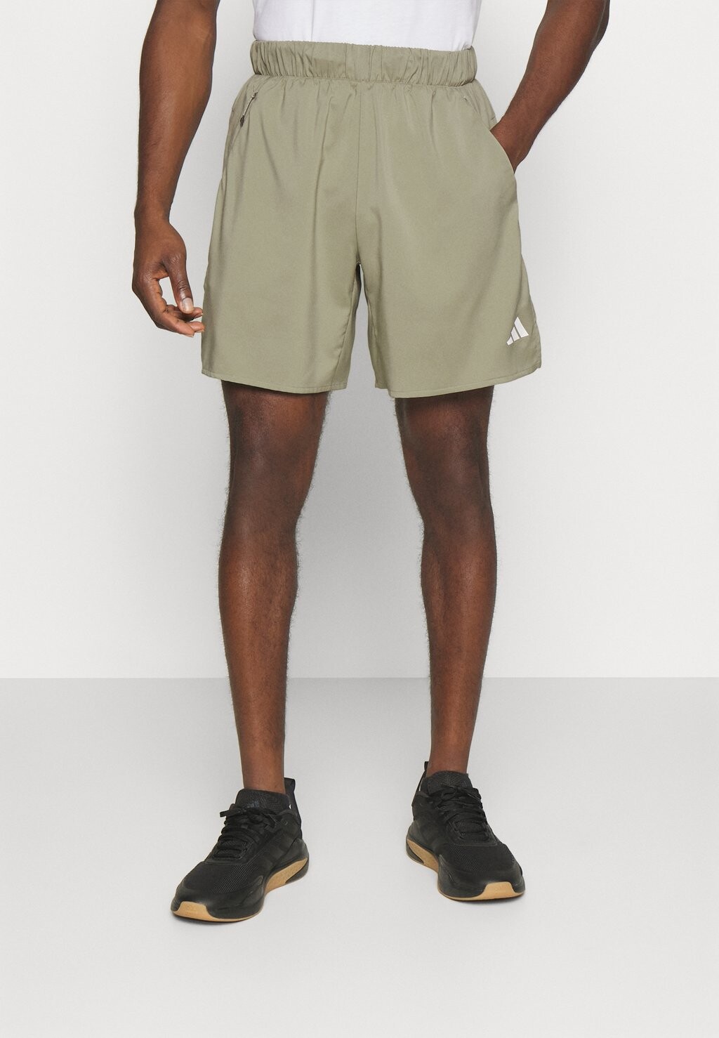 

Спортивные шорты Adidas