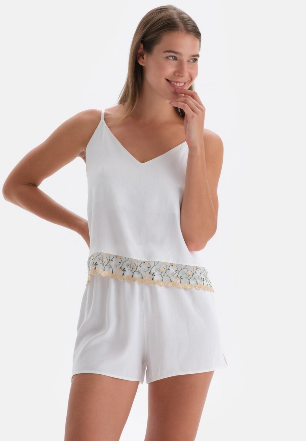 

Пижамный комплект V-NECK FLORAL FIT CAMISOLE SET DAGI, белый