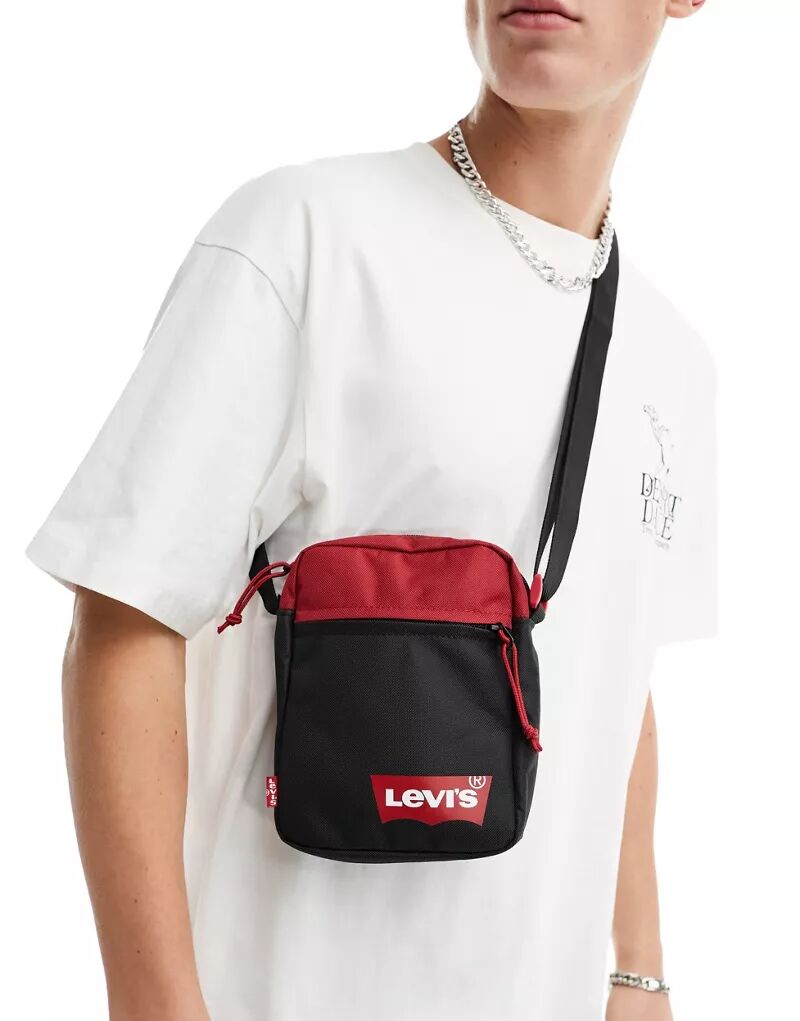 Красная сумка Levi's с логотипом