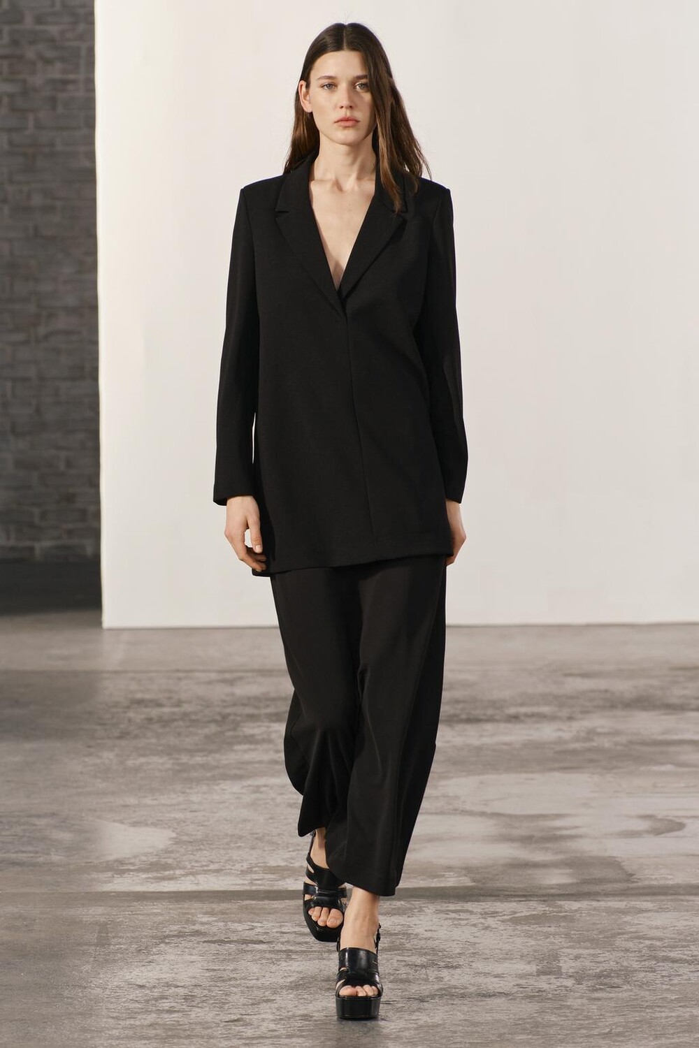 

Длинная струящаяся юбка ZARA, черный