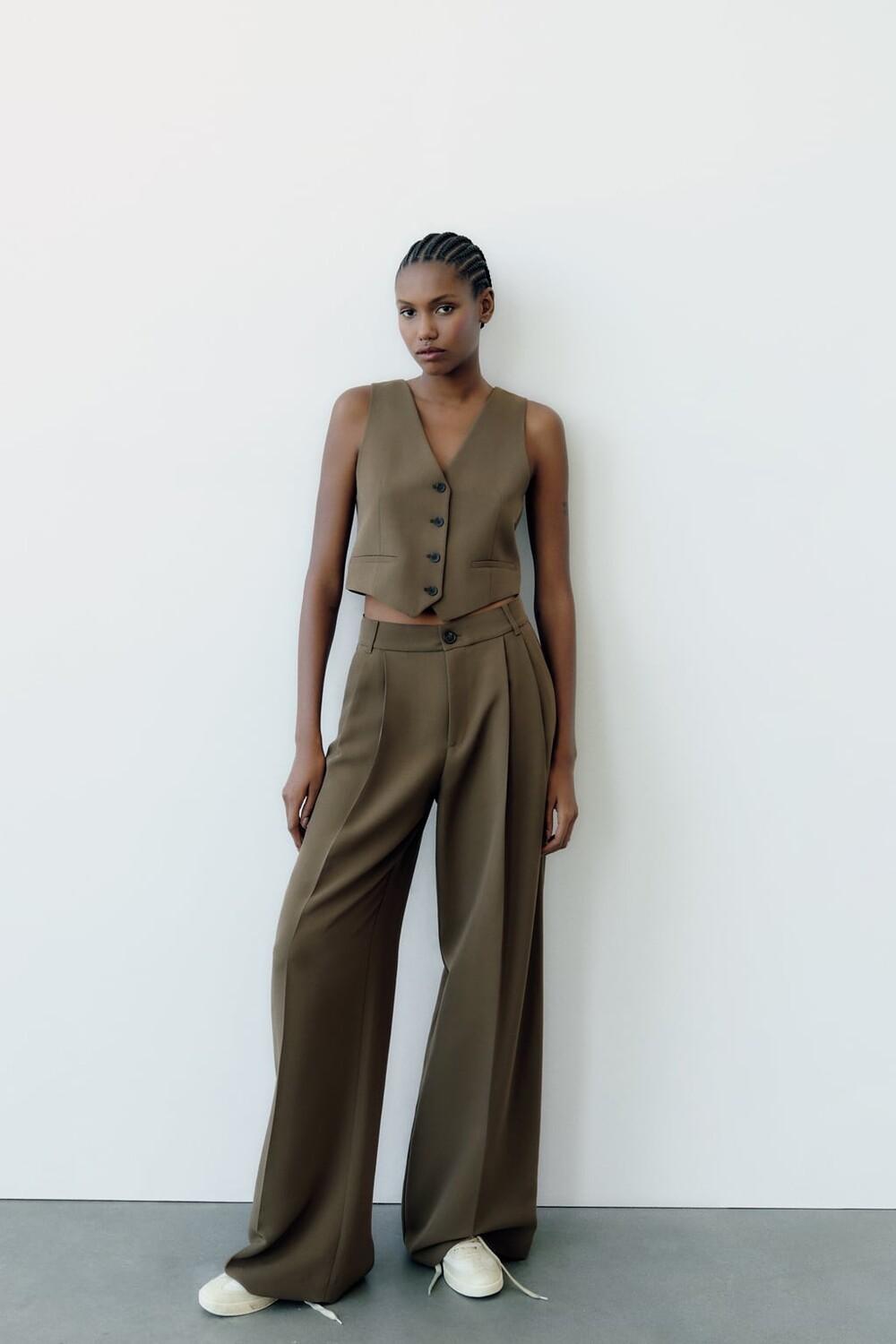 

Приталенный укороченный жилет ZARA, хаки
