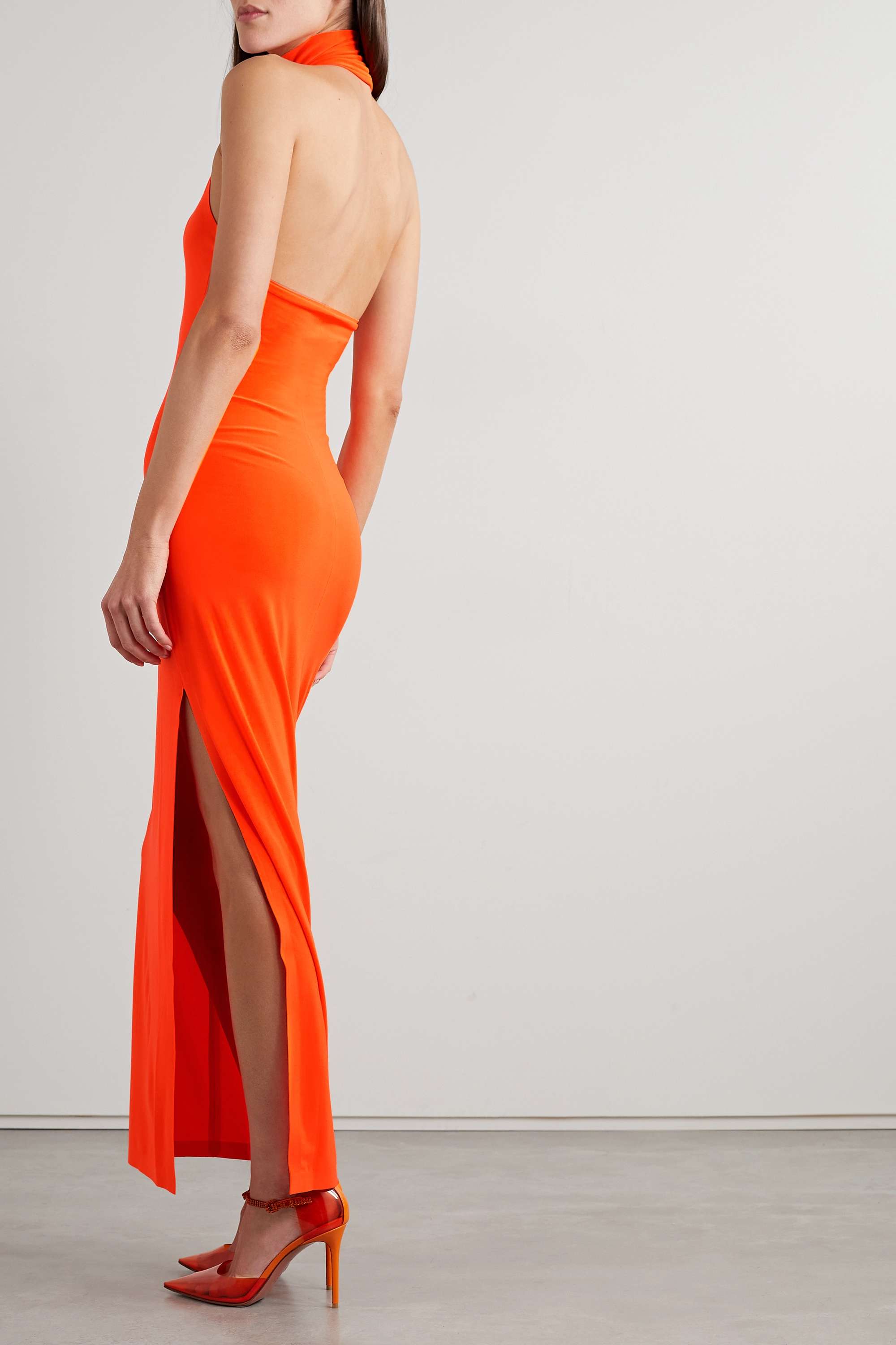 NORMA KAMALI Платье миди из эластичного джерси с высоким воротником, ярко-оранжевый