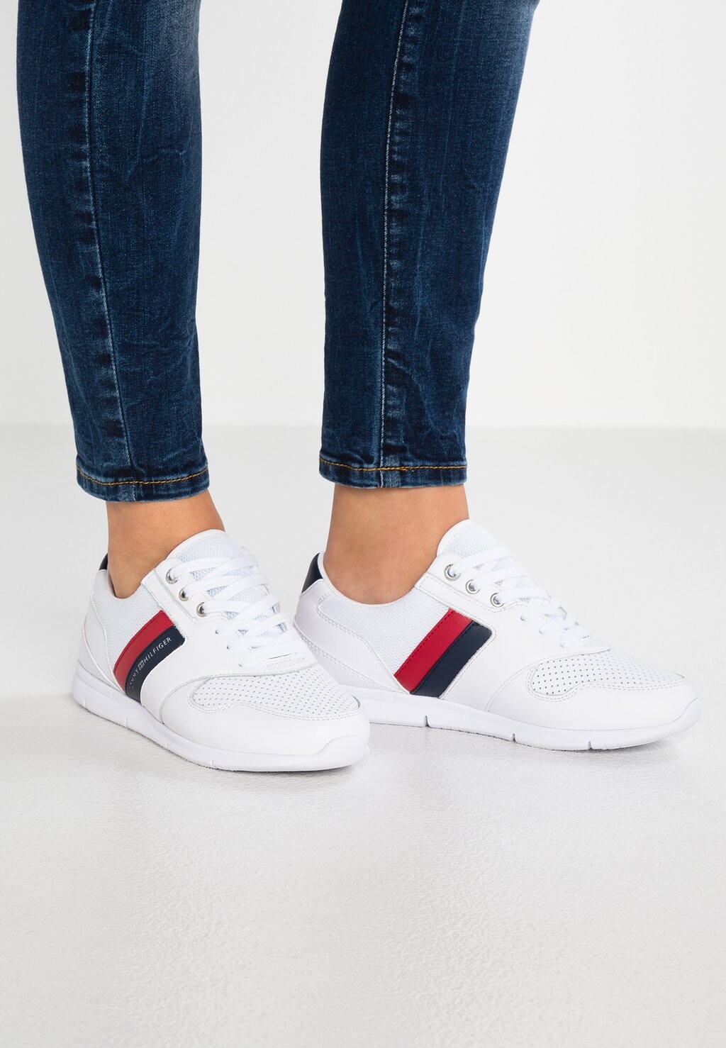 

Кроссовки Tommy Hilfiger Lightweight Leather Sneaker, красный / белый