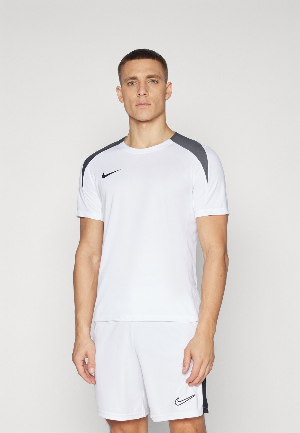 

Спортивная футболка STRIKE TOP Nike, цвет white/iron grey/black