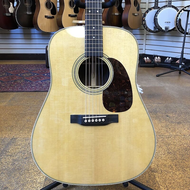 

Акустическая гитара Martin D-28 Standard Series Sitka Spruce/Rosewood Dreadnought Acoustic w/Hard Case