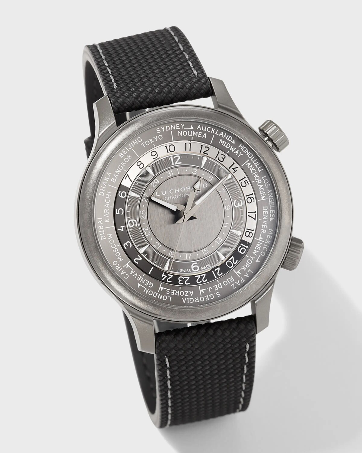 

Л.У.К. Черные часы Time Traveller One 42 мм Chopard