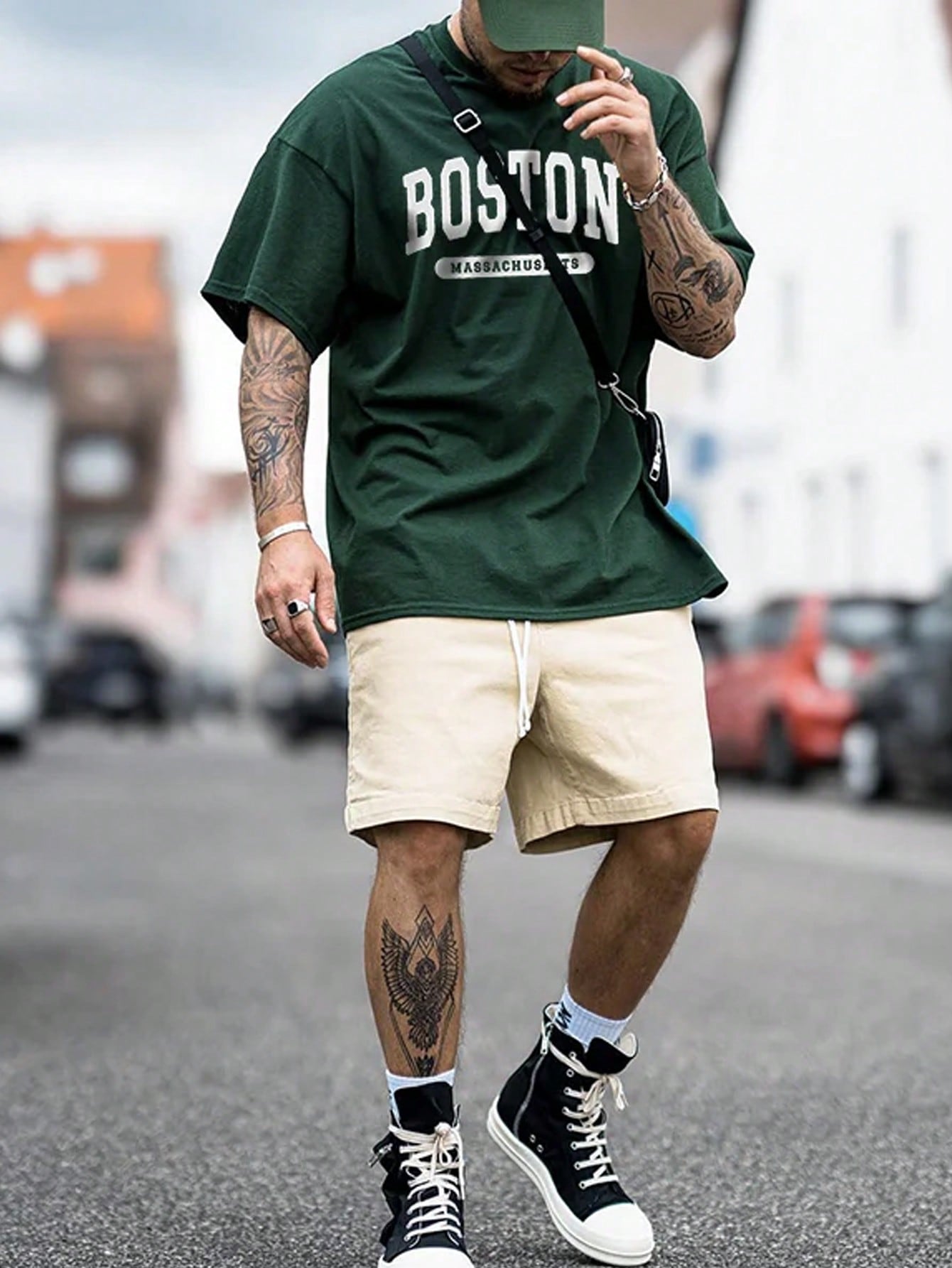 Мужская футболка с заниженными плечами и буквенным принтом, темно-зеленый