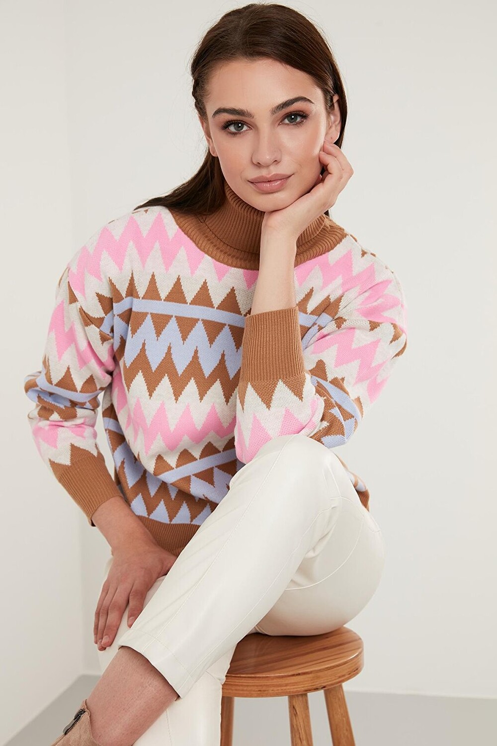 

Свитер с водолазкой с узором 6321031 Lela