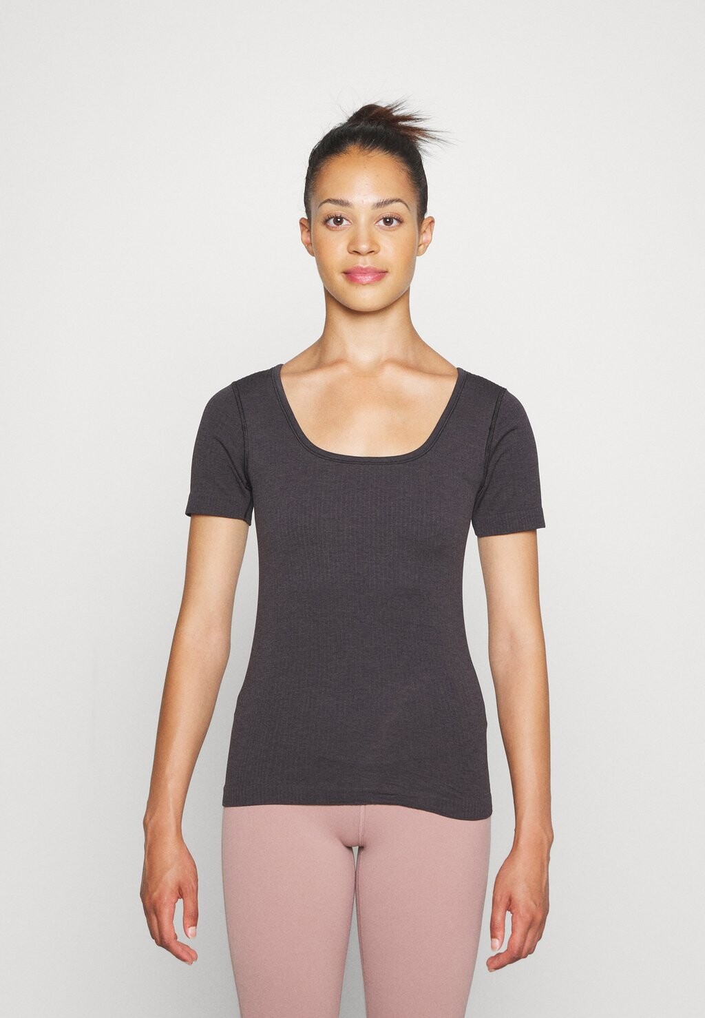 

Базовая футболка lululemon, черный