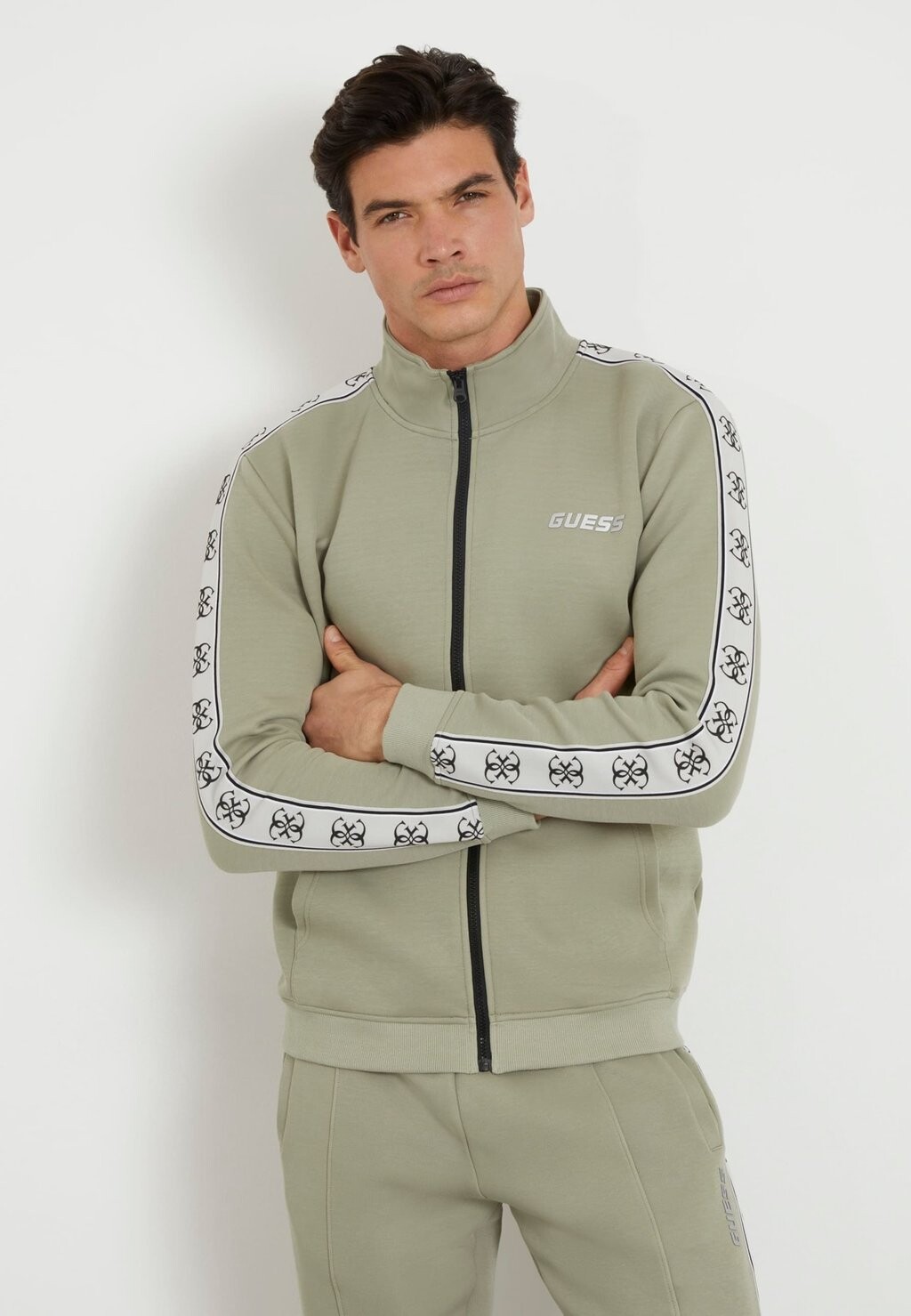 

Толстовка на молнии Guess