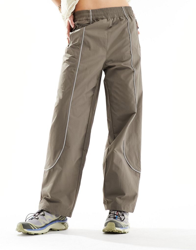 

Коричневые ветровки The North Face Tek Piping