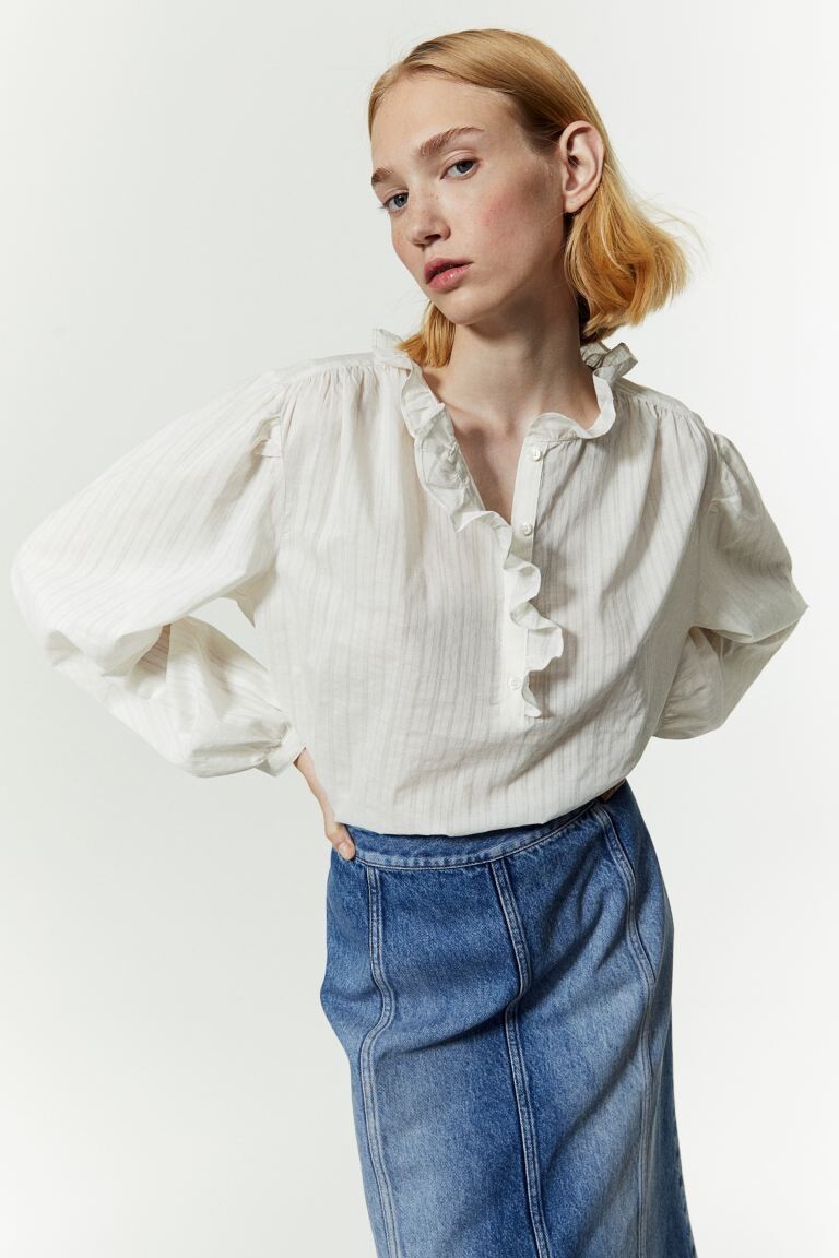 

Блуза H&M Ruffle-trimmed Pullover, кремовый