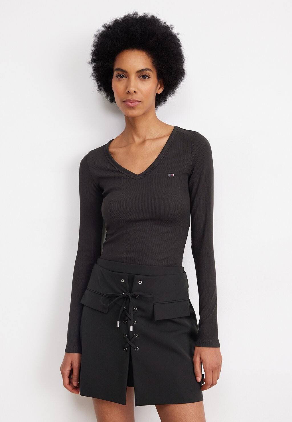 

Футболка с длинным рукавом Tjw Slim Essential Rib V Ls Tommy Jeans, черный