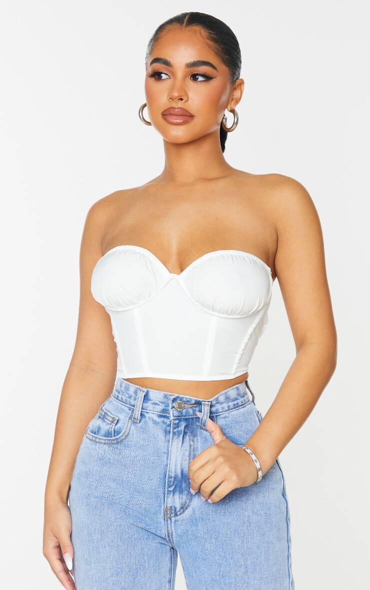 

PrettyLittleThing Укороченный топ кремового цвета с корсетом Petite
