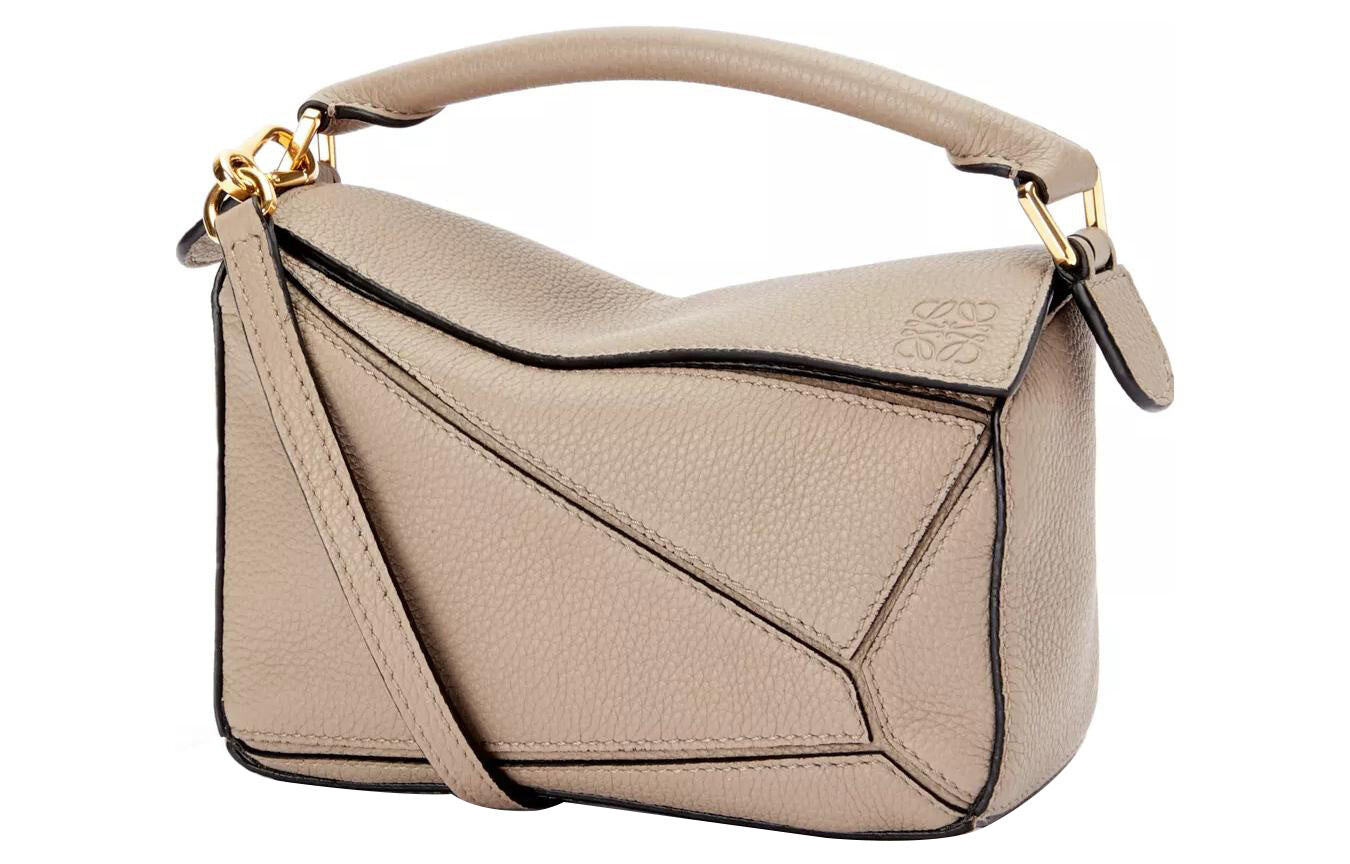 

Сумка Loewe из на одно плечо из кожи с узором, хаки