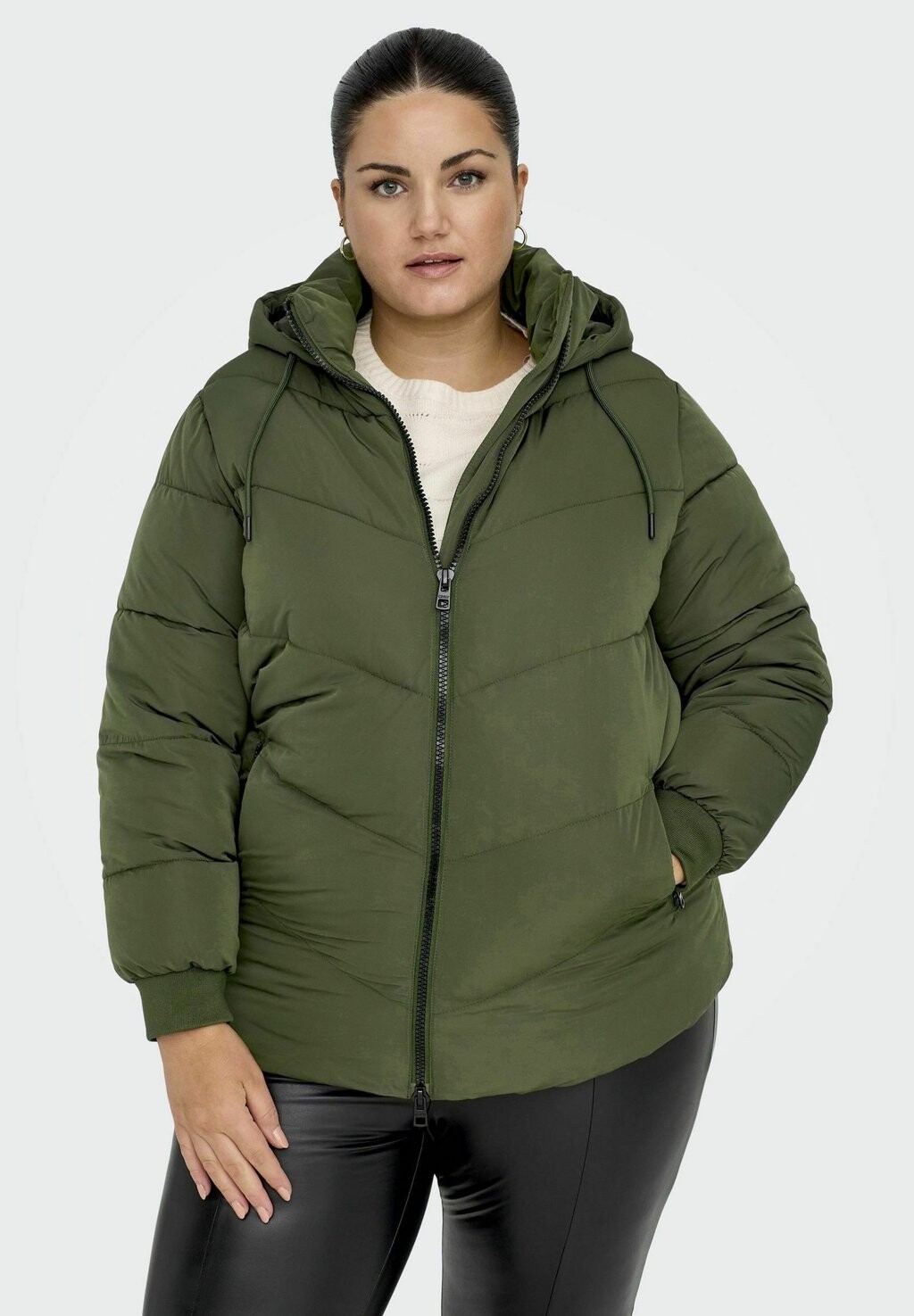 

Зимняя куртка ONLY Carmakoma WATTIERTE CURVY, цвет forest night
