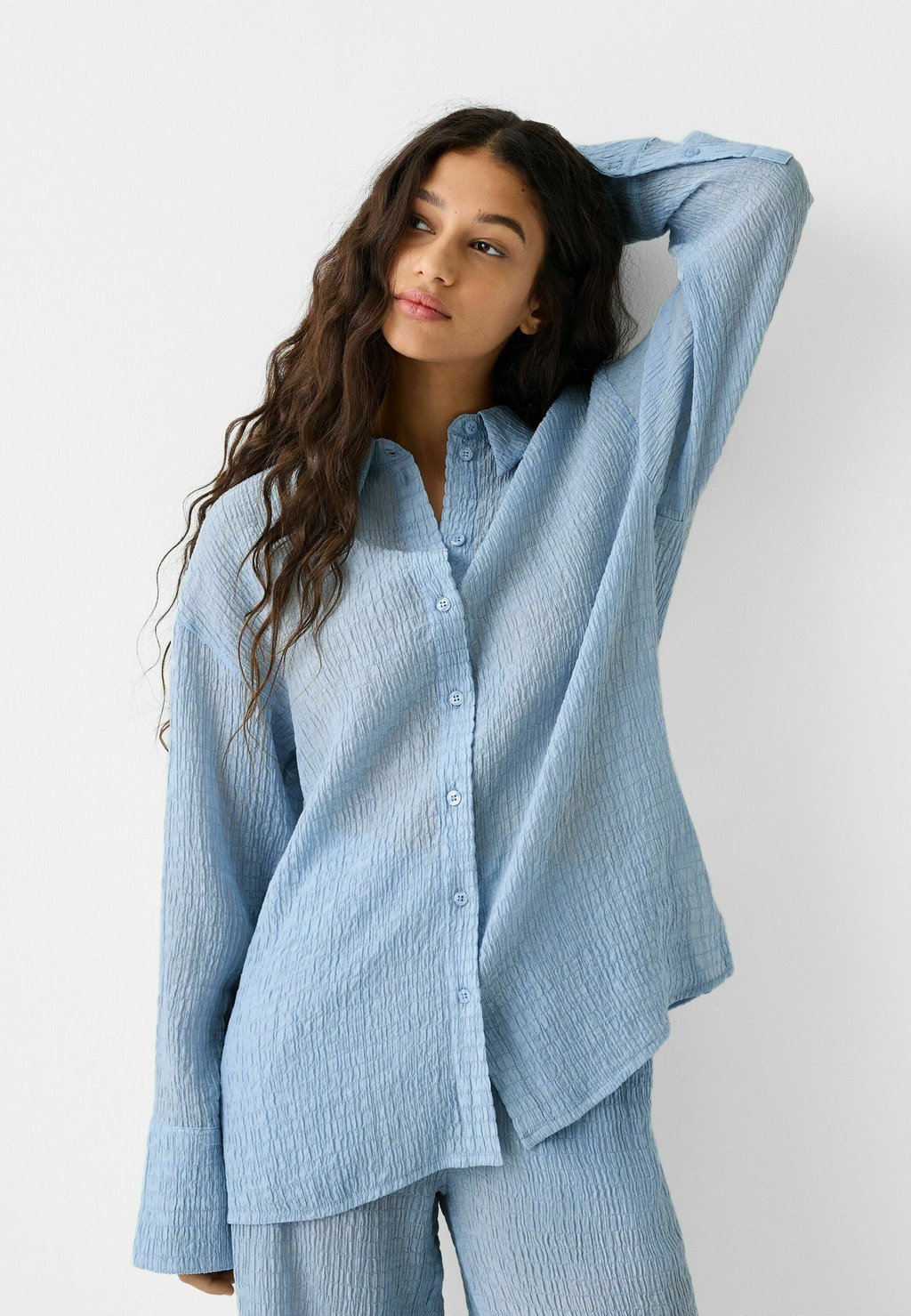 Блузка-рубашка LONG SLEEVE TEXTURED Bershka, цвет mottled blue
