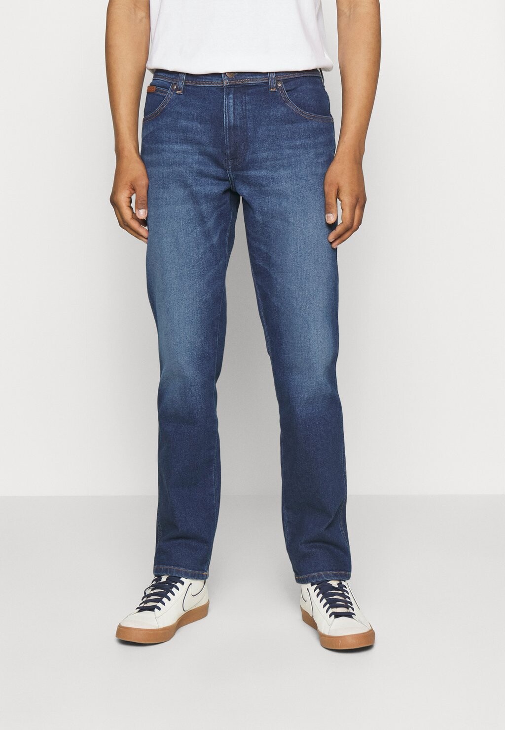 

Джинсы Slim fit Wrangler