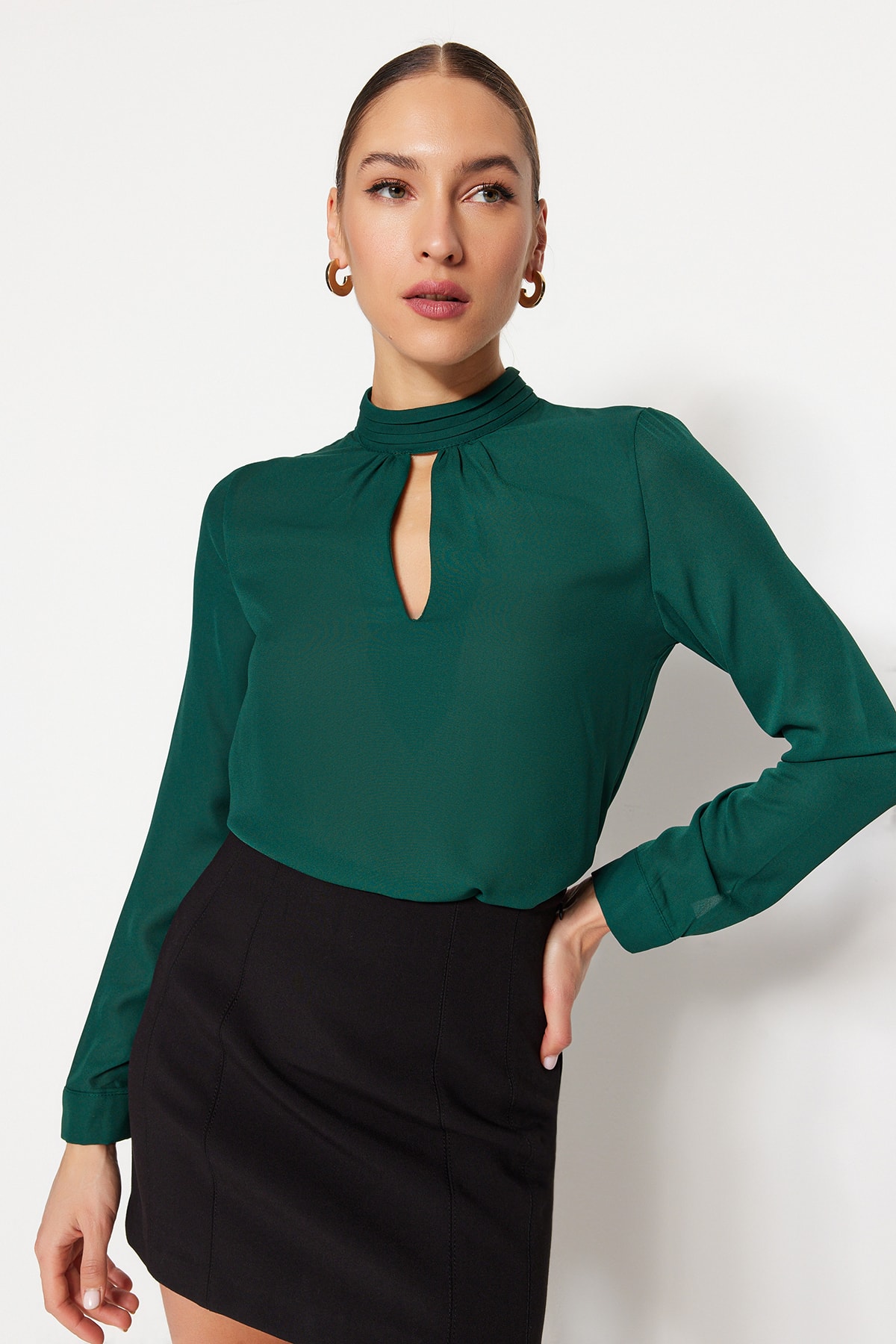 Блузка Trendyol с высоким воротником, зеленый фото