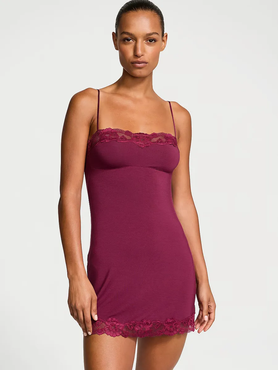 

Платье-комбинация с прямым вырезом и кружевной отделкой Victoria'S Secret, цвет PLUM ROUGE