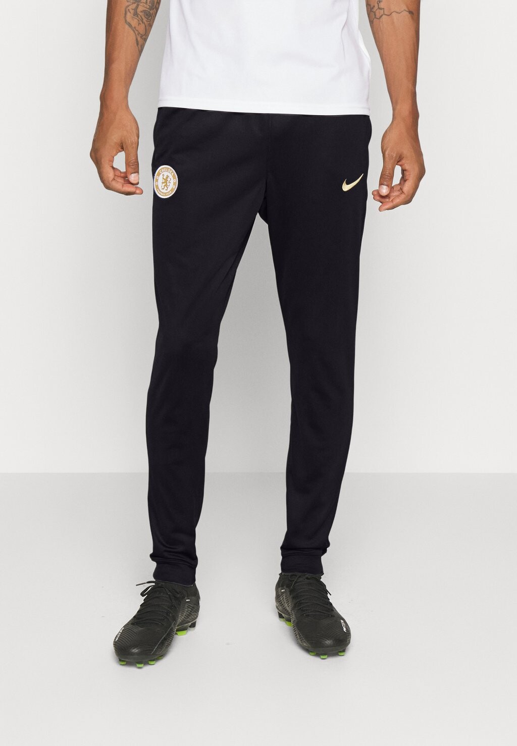 

Team CHELSEA LONDON STRIKE PANT Nike, темно-синий/клубно-золотой цвет