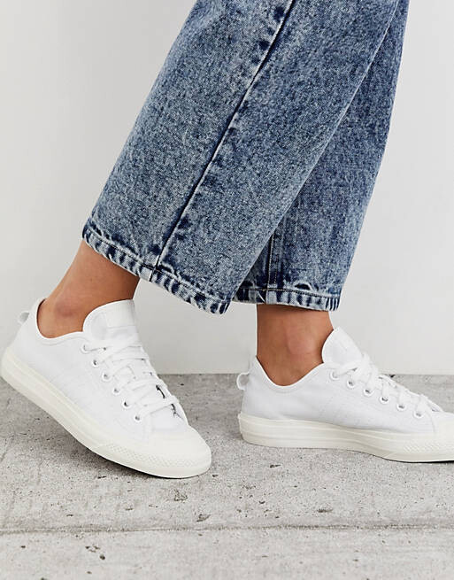 

Белые кроссовки adidas Originals Nizza
