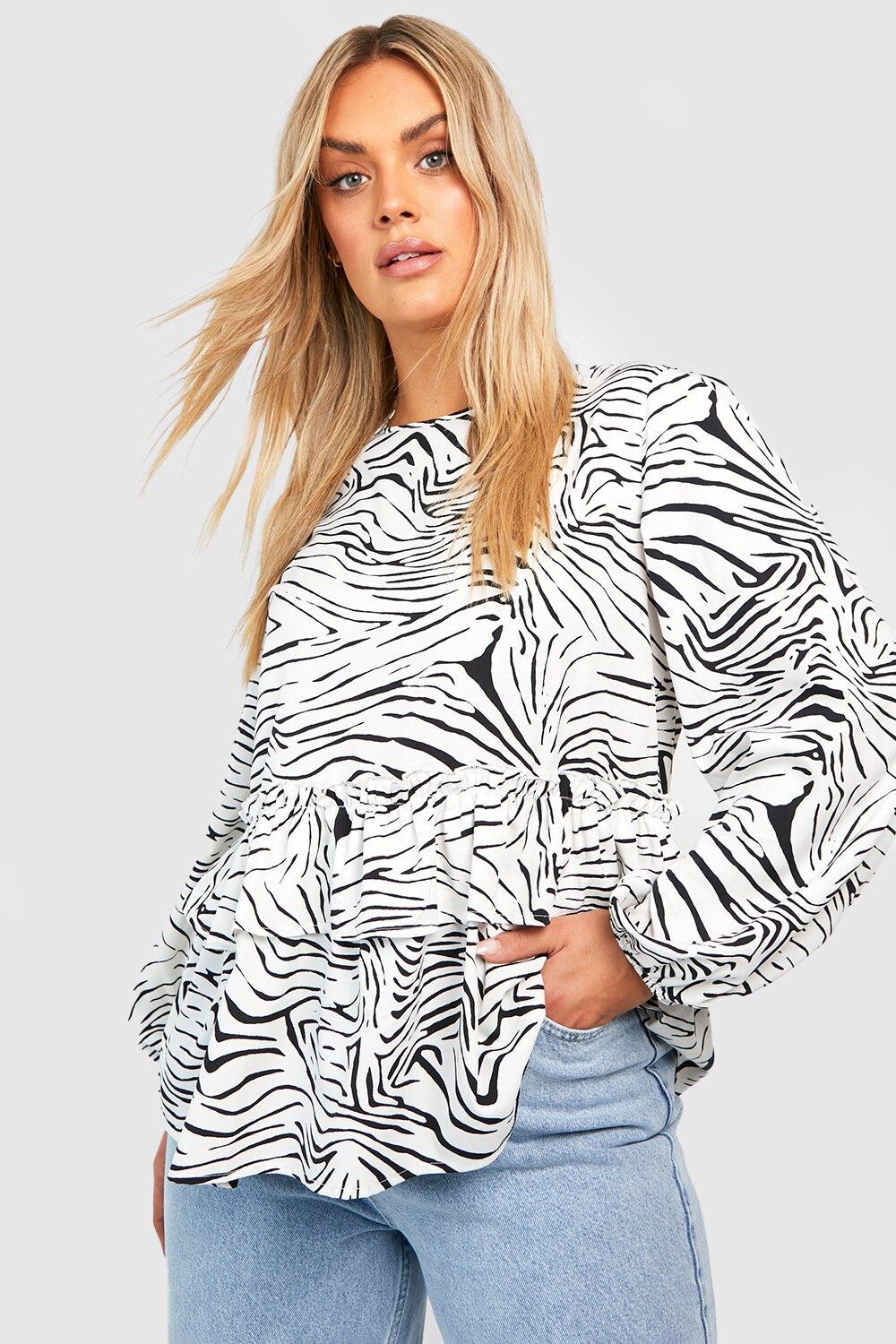 

Топ плюс зебра с баской Boohoo, белый