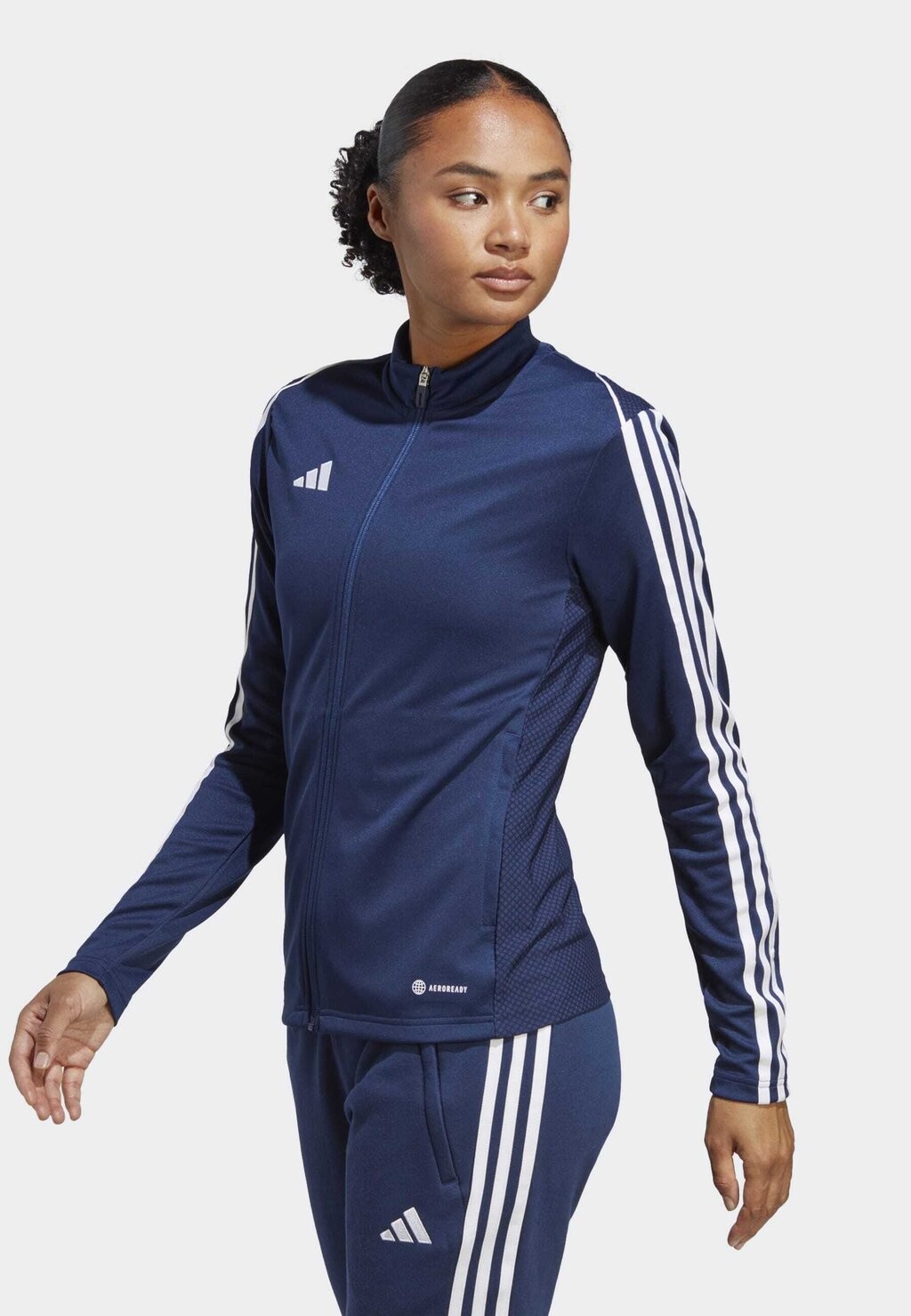 

Спортивная куртка Adidas