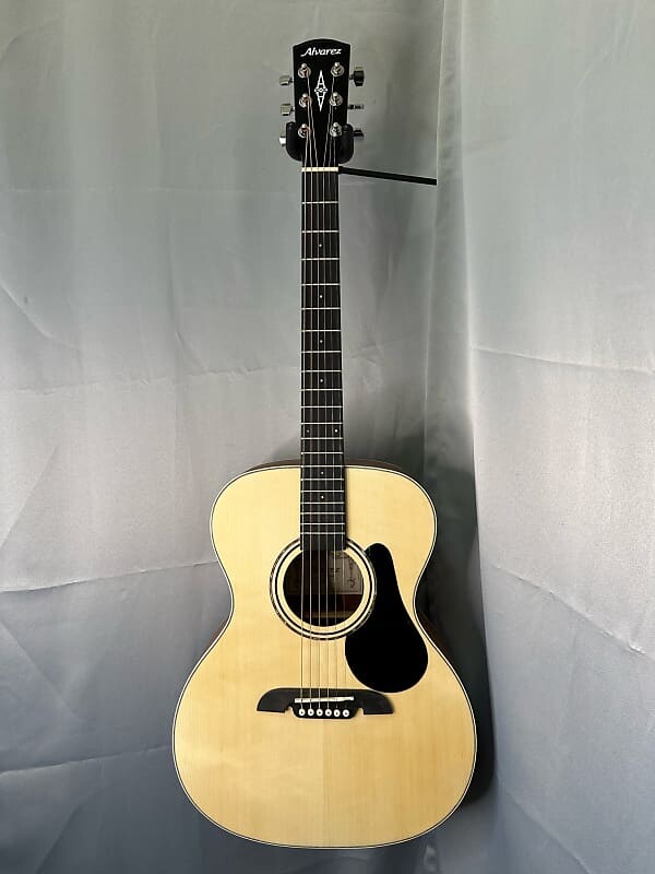 

Акустическая гитара Alvarez RF26 Regent Folk - Natural
