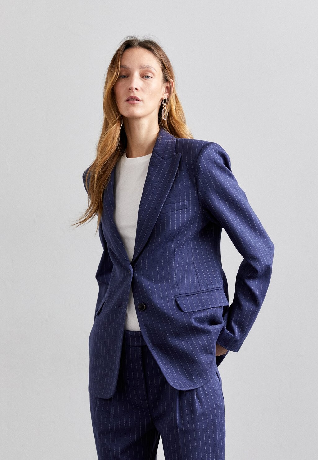 

Блейзер Zoe DESIGNERS REMIX, цвет dark blue/white