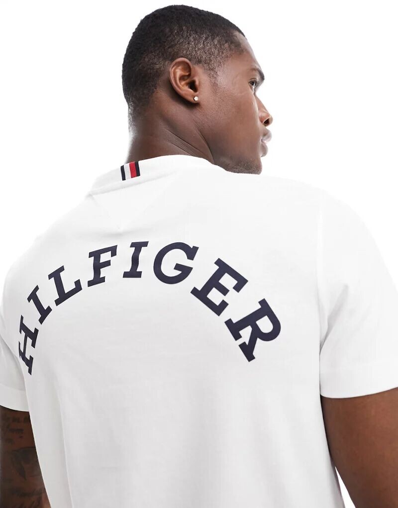 

Белая футболка Monotype с принтом на спине Tommy Hilfiger