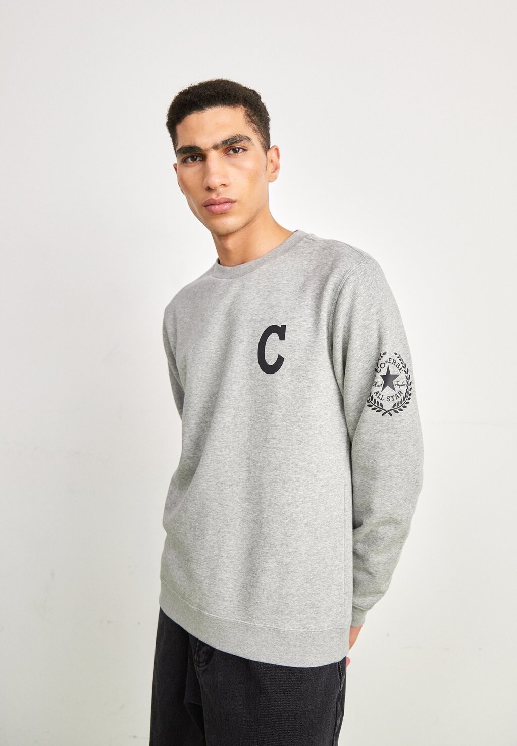 

Толстовка Converse CHUCK RETRO GRAPHIC CREW UNISEX, винтажный серый вереск