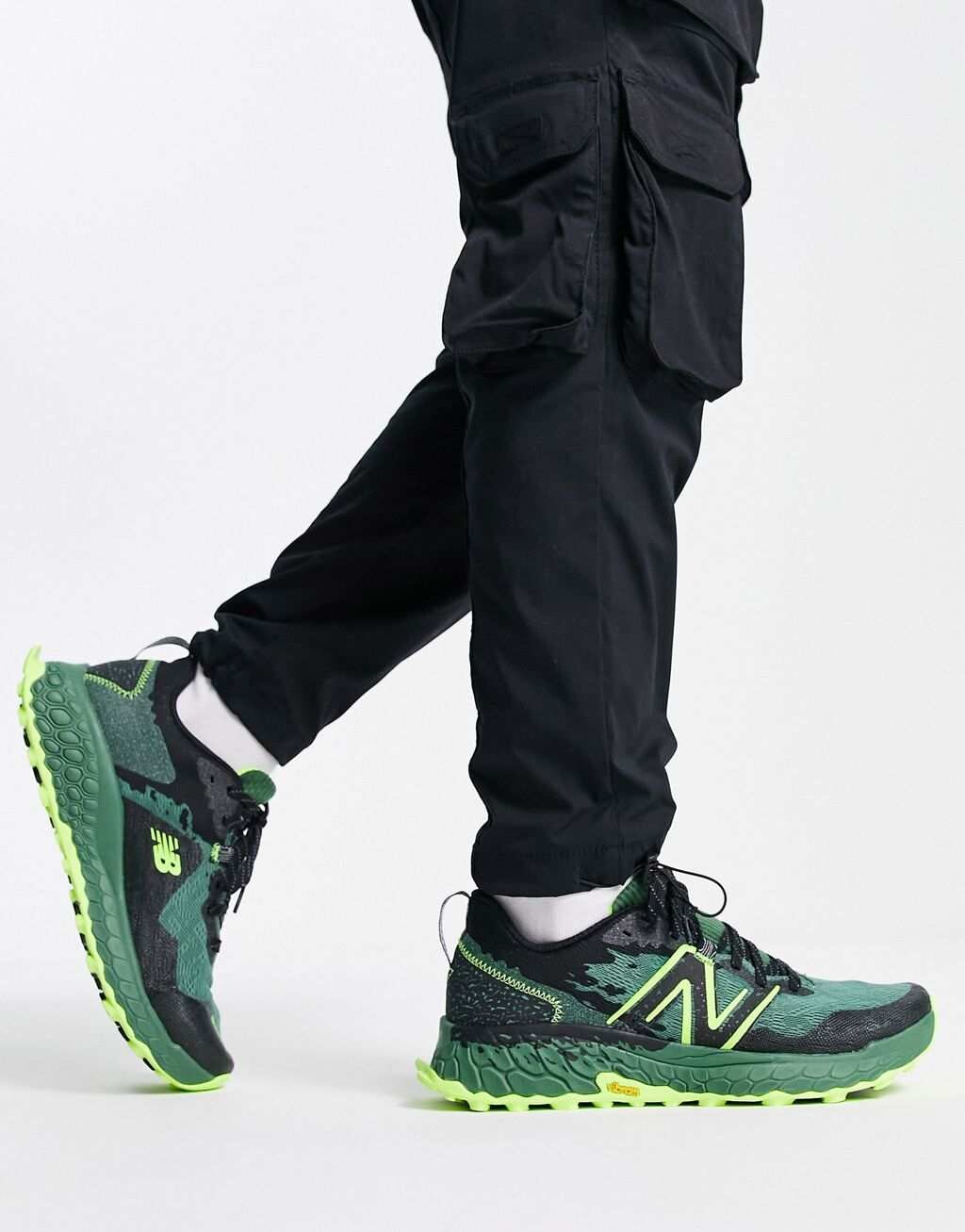 

Темно-синие и хаки кроссовки New Balance Running Hierro Goretex