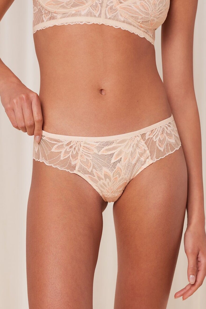

Кружевные стринги Amourette Charm Delight Triumph, бежевый