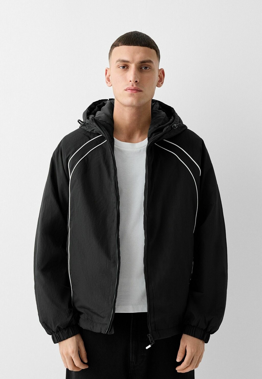 

Зимняя куртка Bershka, черная, Черный