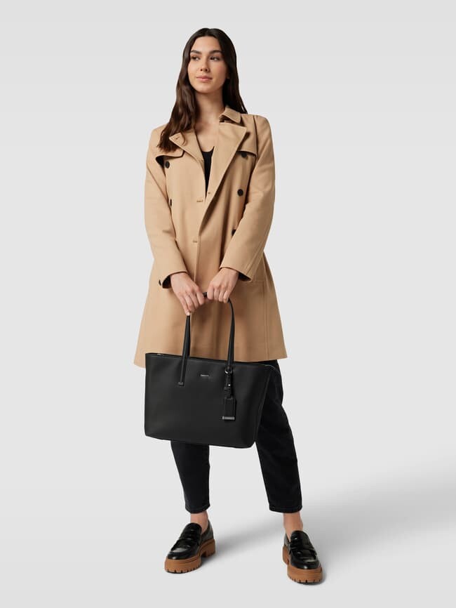

Покупатель с деталями этикетки Calvin Klein, черный