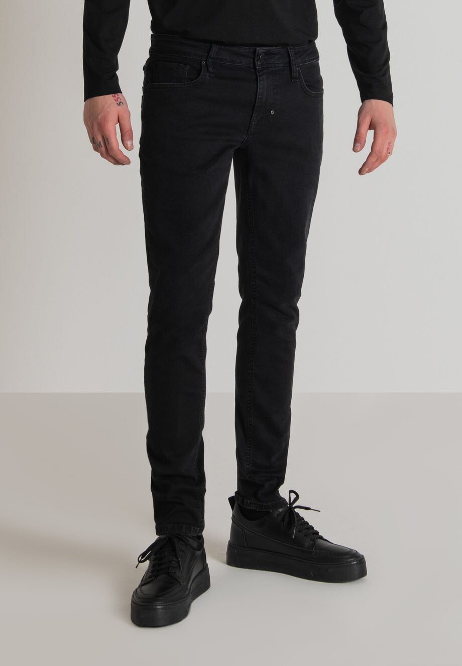 

Джинсы приталенного кроя Ozzy Tapered Fit In Power Antony Morato, черный
