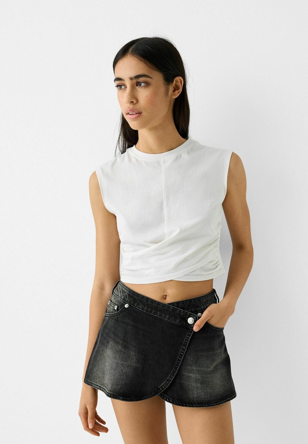 

Мини-юбка Bershka, цвет black