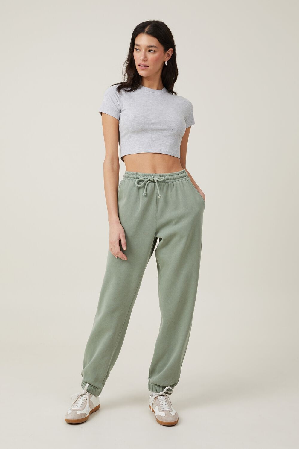 

Классические потертые спортивные штаны Cotton On
