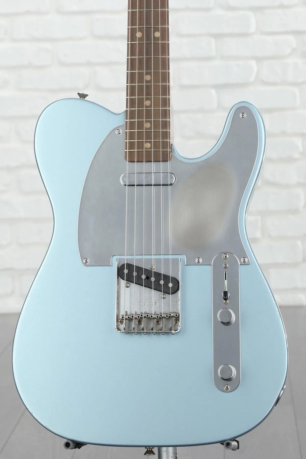 

Fender Chrissie Hynde Telecaster — ледяной синий металлик