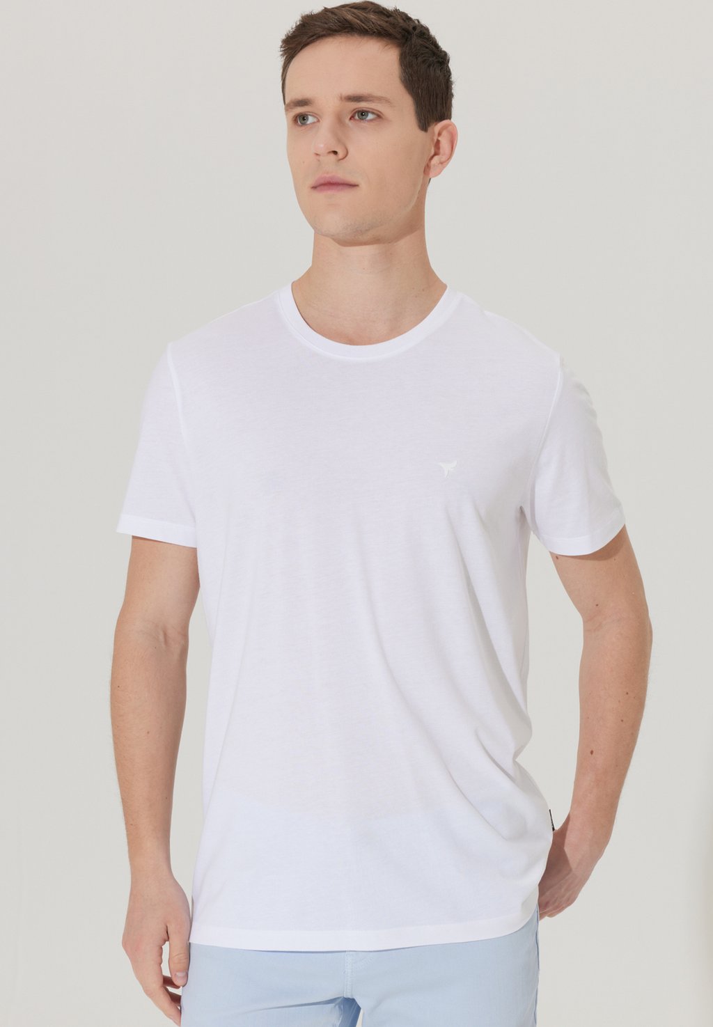 Базовая футболка AC&CO / ALTINYILDIZ CLASSICS, однотонная футболка приталенного кроя