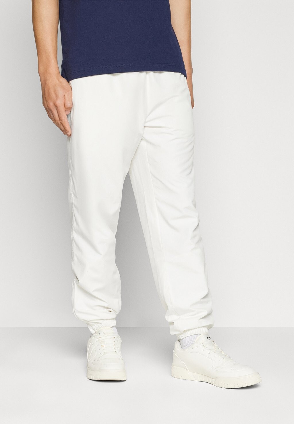 

Тренировочные брюки Lacoste, молочный