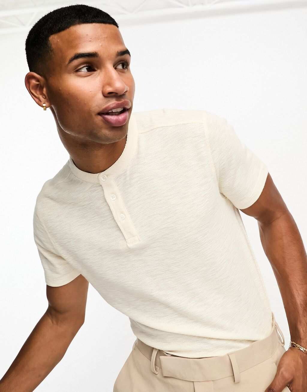 

Бежевая льняная футболка на пуговицах ASOS DESIGN
