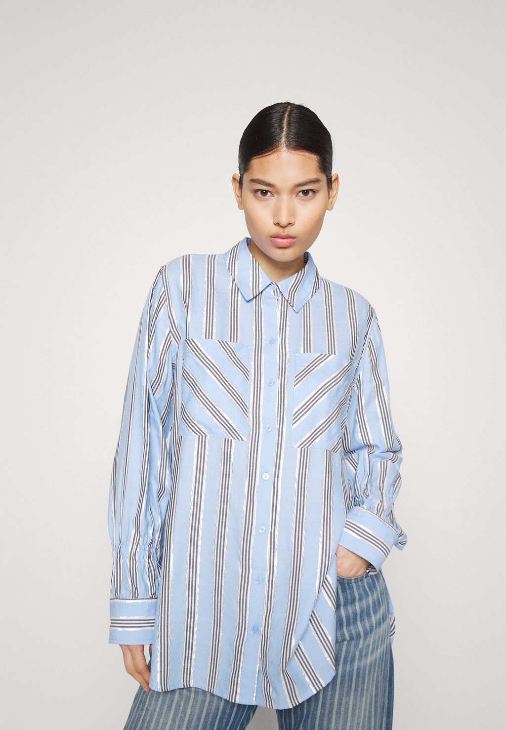 

Блузка на пуговицах DKNY