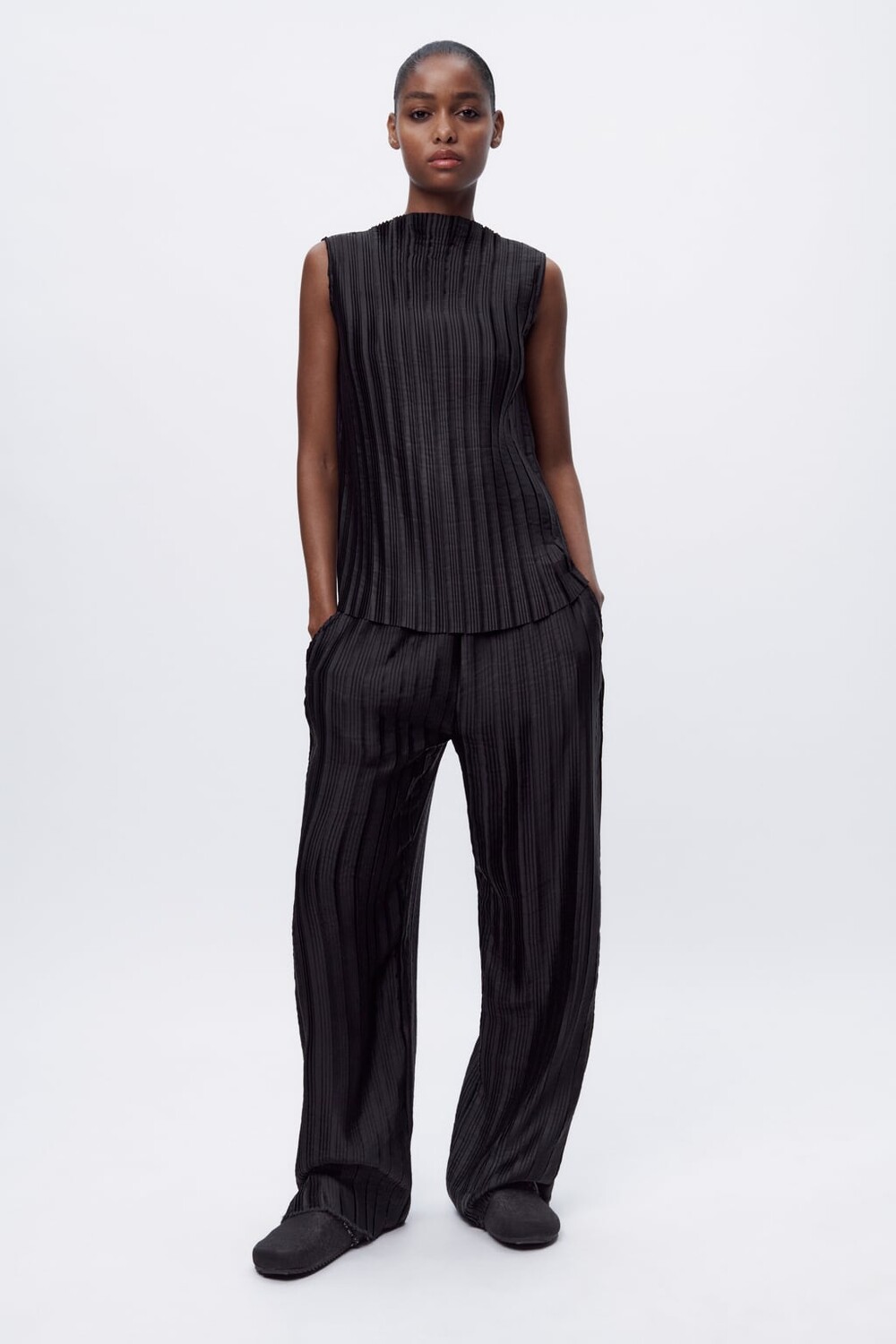 

Плиссированная рубашка ZARA, черный
