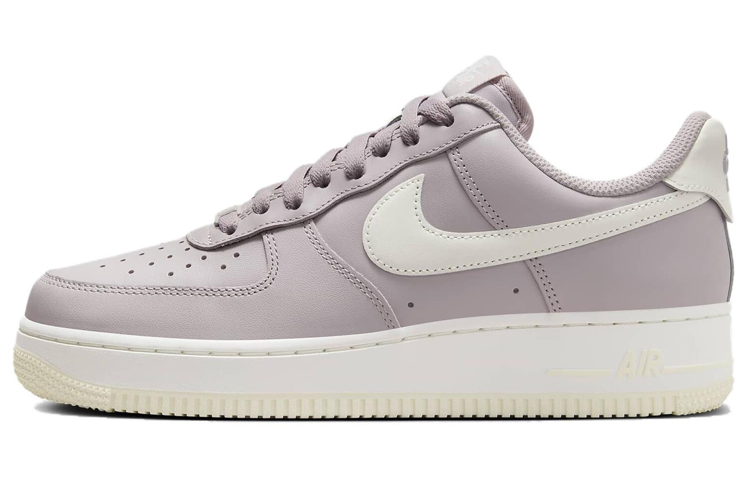 

Кроссовки Nike Air Force 1 07 EasyOn Platinum Violet Women's, фиолетовый