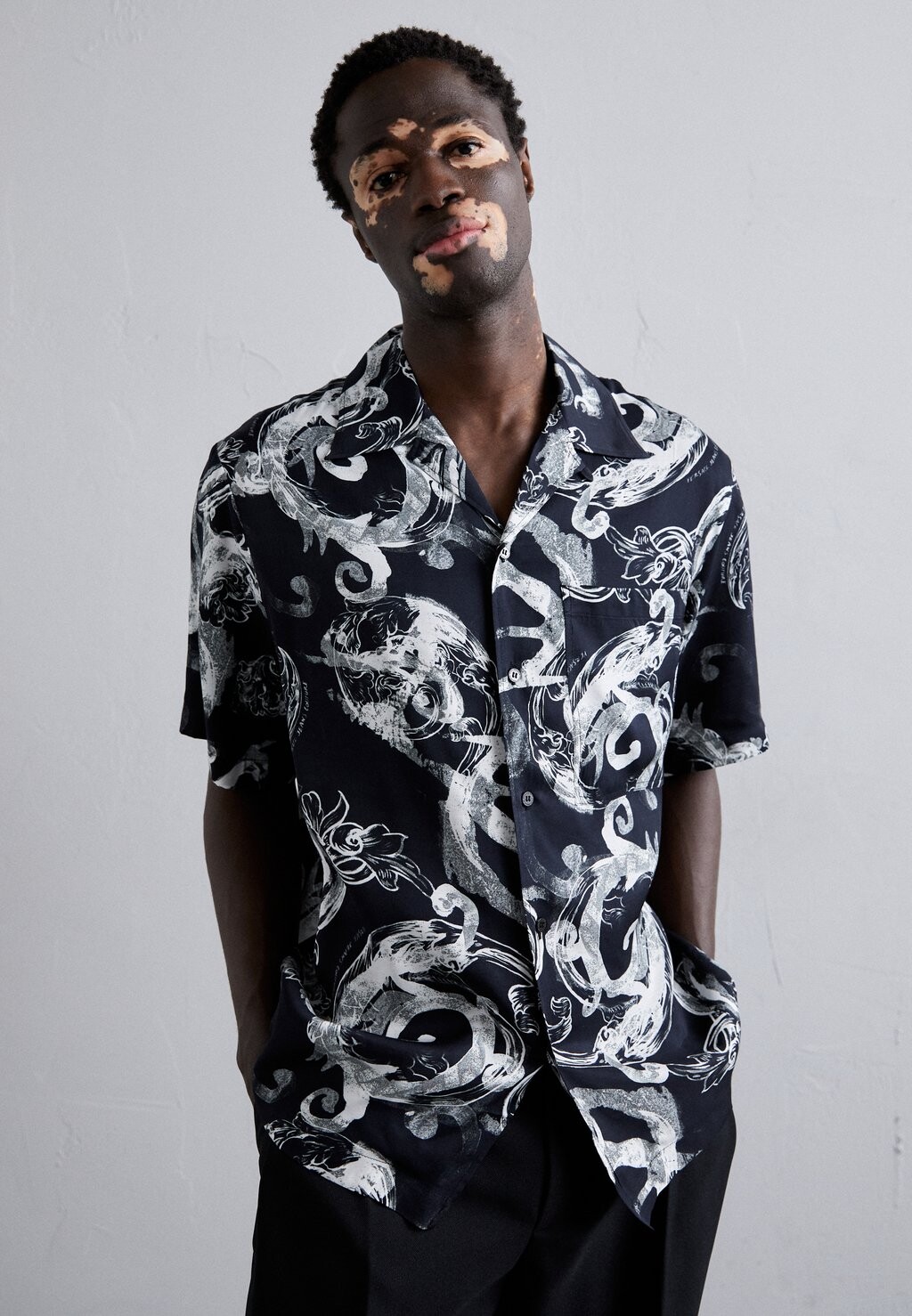 

Рубашка BOWLING ALL OVER Versace Jeans Couture, черный