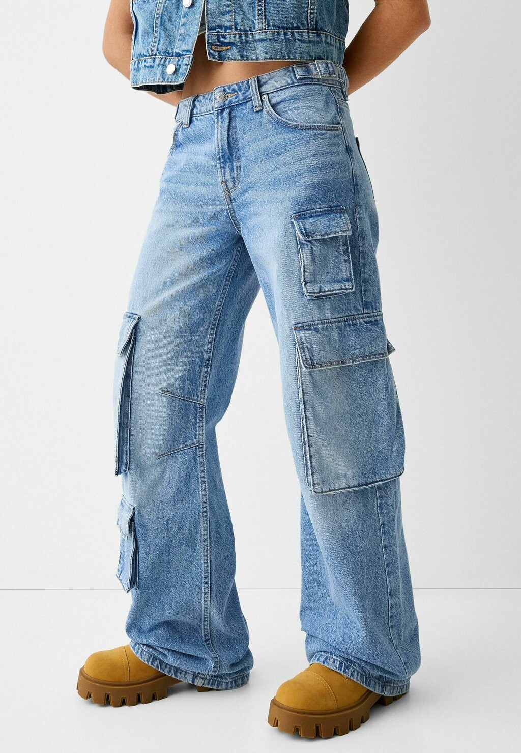 

Джинсы-клеш MULTI-POCKET Bershka, цвет light blue denim