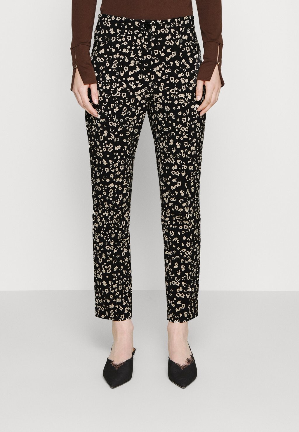 

Брюки Marc Cain, цвет black
