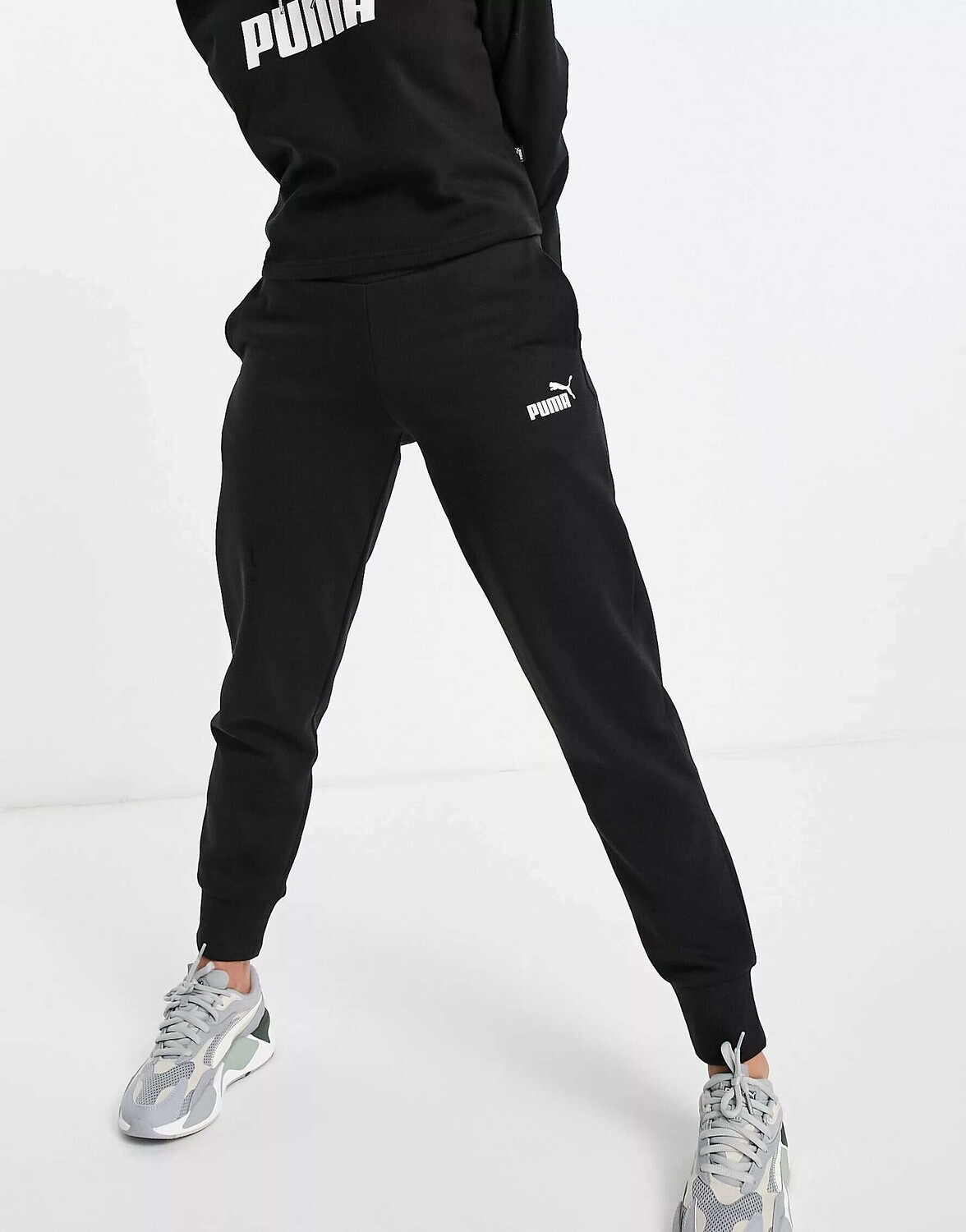 

Черные джоггеры Puma Essentials
